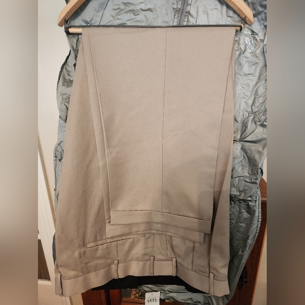 Izod Men's Metrix Fit Pants - Picture 4 of 6